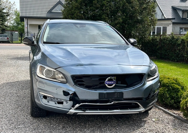 Volvo V60 Cross Country cena 71900 przebieg: 72300, rok produkcji 2018 z Garwolin małe 436